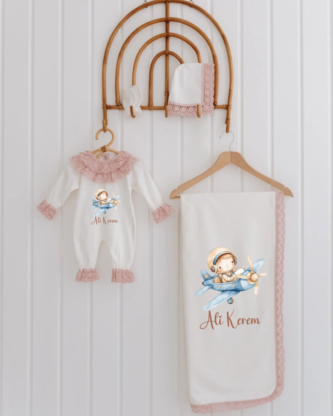 Sevimli Uçak Tasarımları - Dantelli Hastane Çıkış Seti