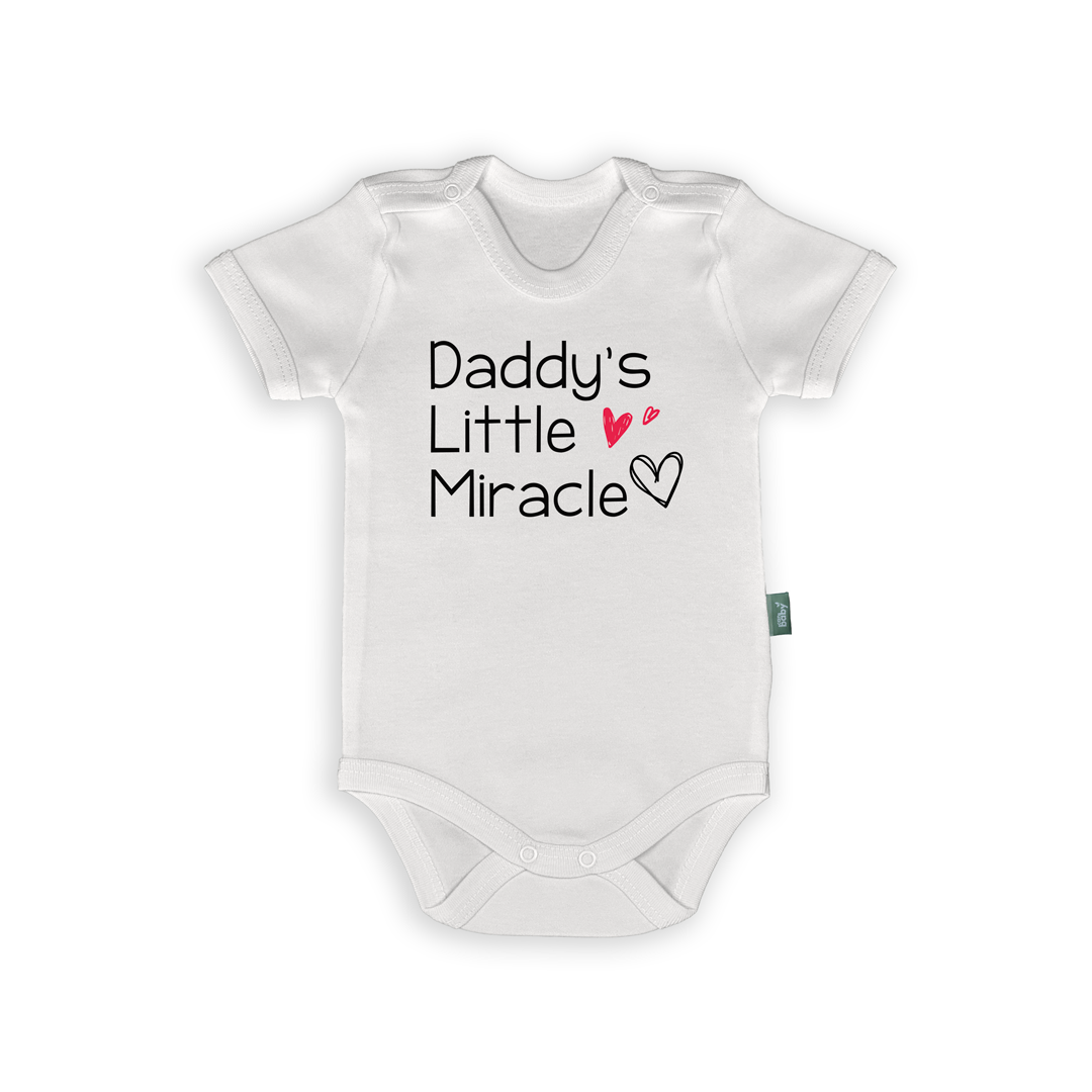 Baba için Anlamlı Bebek Body - Daddy’s Miracle, pamuklu kumaş, "Daddy's Little Miracle" yazılı, bebek giyim, organik baskı, hediye önerisi