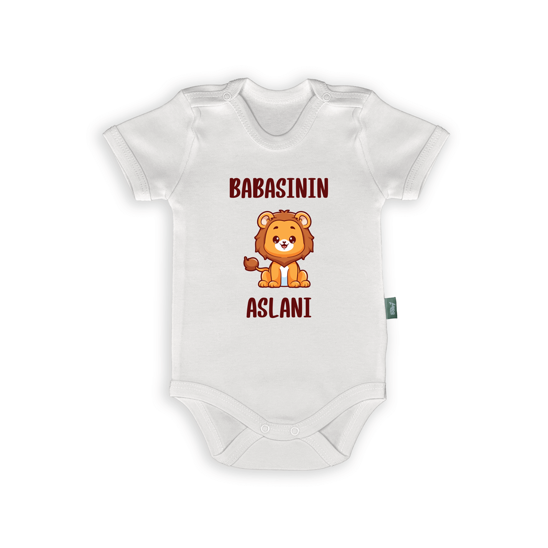 Babaya Özel Bebek Body & Zıbın – Babasının Aslanı Tasarımı, organik pamuk, baskılı ve isimli bebek zıbını.