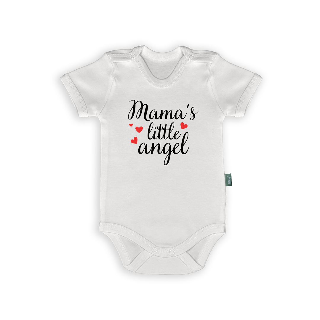 Mama’s Little Angel – İngilizce Kalpli Bebek Body & Zıbın, beyaz renkli, kalp detaylı, anneler günü ve baby shower için ideal bebek zıbını.