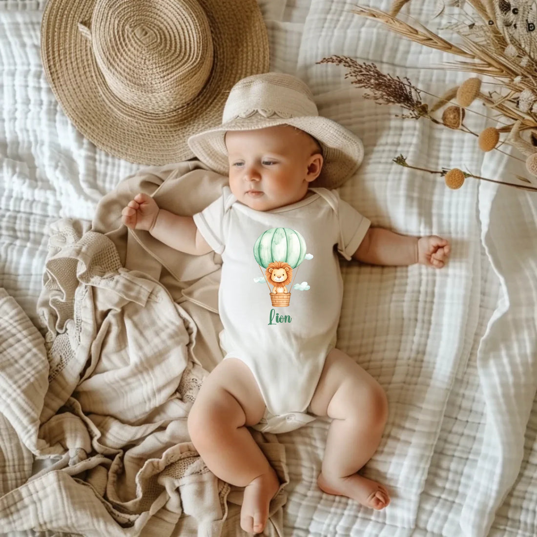 Uçan Aslan Tasarımları - İsimli Bebek Zıbın, yenidoğan bebekler için %100 pamuklu kişiye özel tasarım body. Aslan ve balon detaylı.